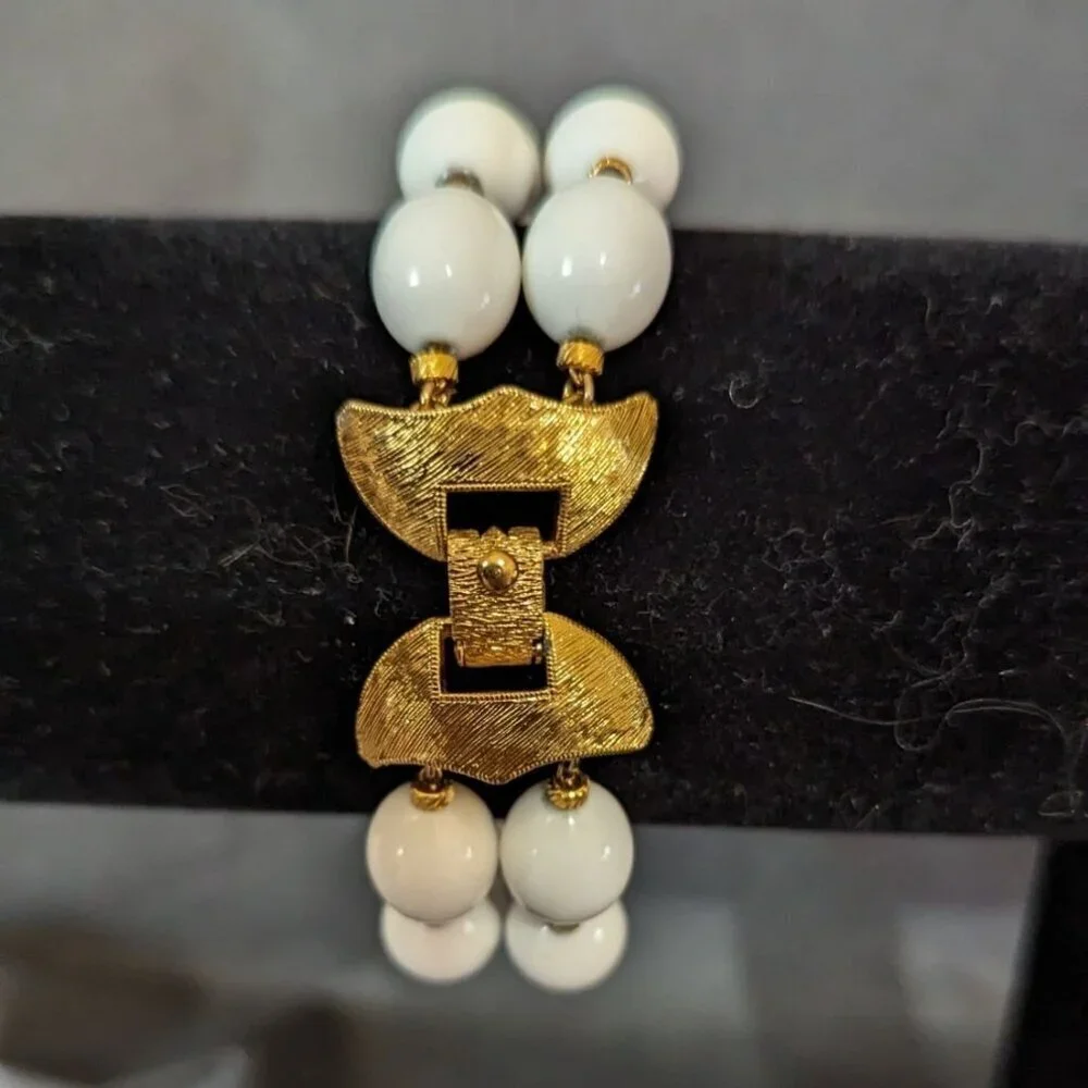 Vintage Monet Double Strand Lucite Beaded Bracelet white gold‎ tone  7 inch